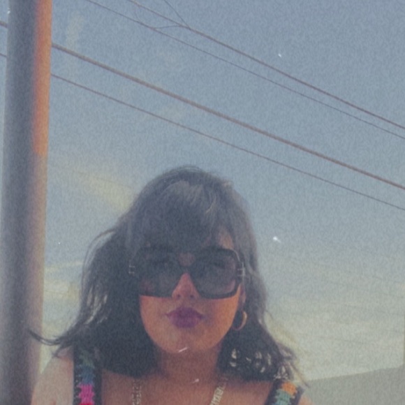 Meet your Posher, Stephanie - Picture 1 of 1